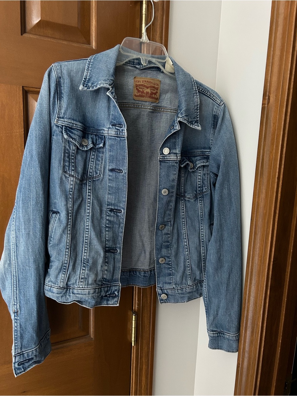 Levi's Women's Medium Wash Blue Denim Jacket